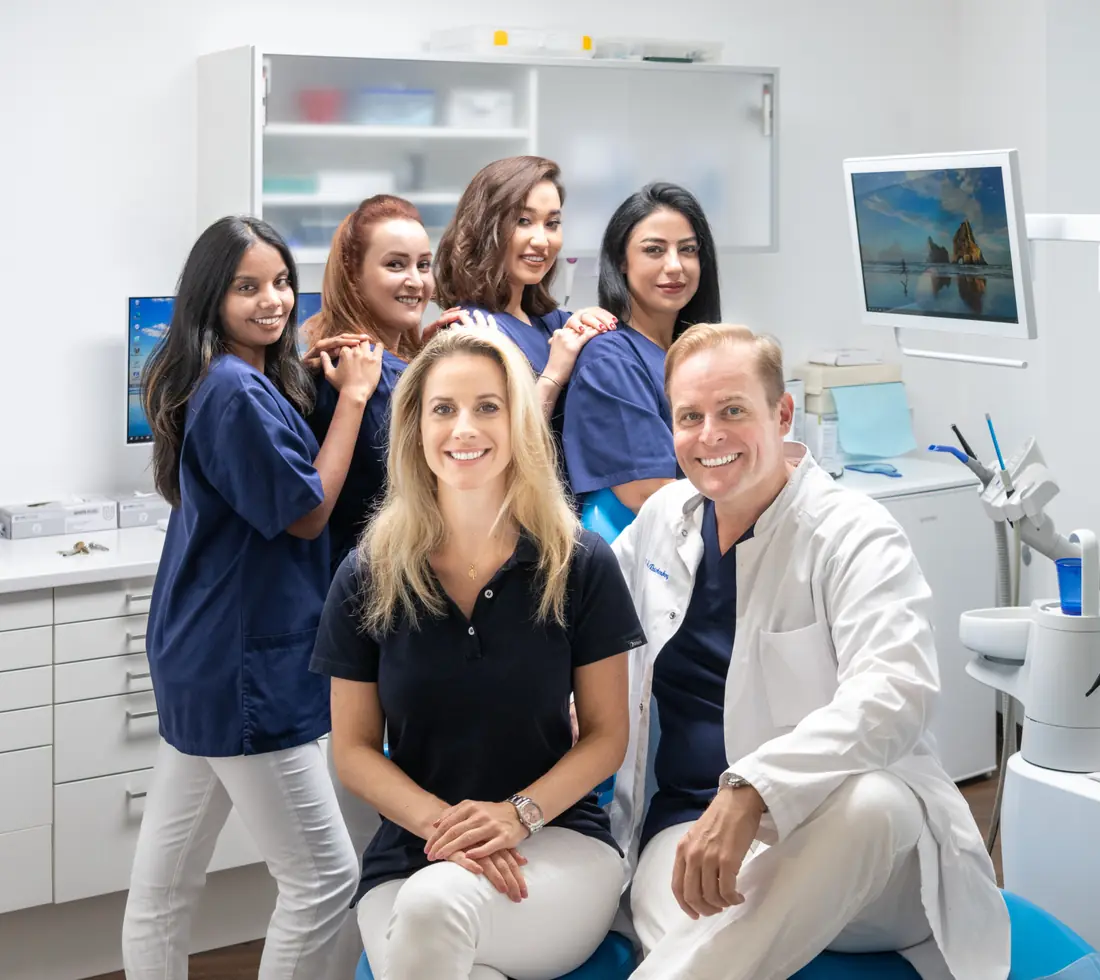 Dr. Reichenberg, Dr. Rech und Team in der Zahnarztpraxis Günthergasse